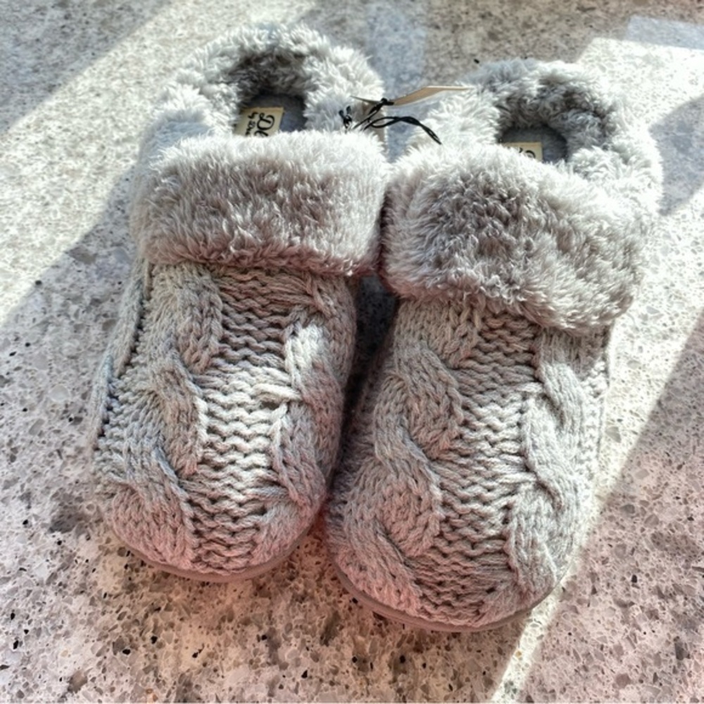 DEARFOAMS Dluxe Cable Knit Slippers NEW Medium 7-8
